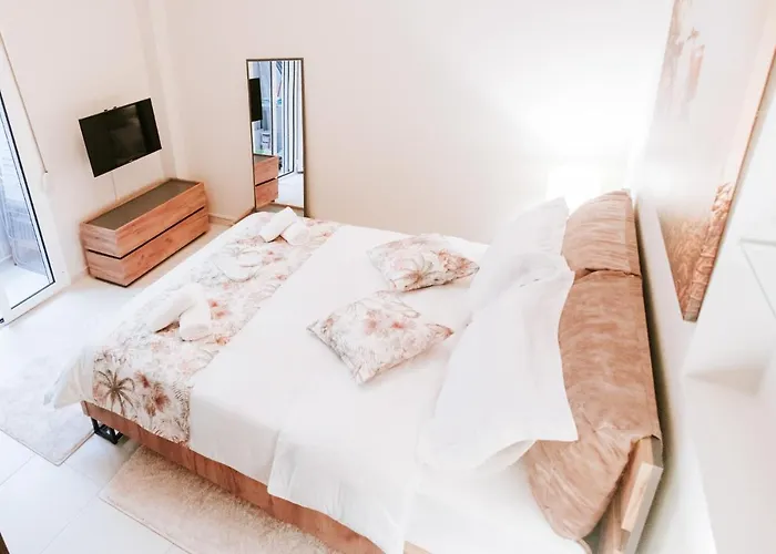 Best House, Ellinou Stratiotou, Ayia, Patra